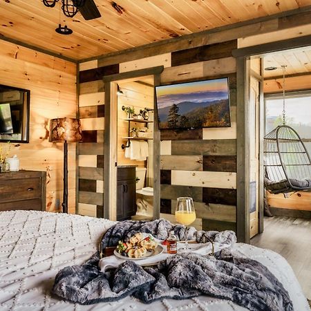 Mountainscape - Brand New Cabin W Views - Hottub - Firetable - Ps5 - Pooltable - 3 Pools 蓋特林堡 外观 照片