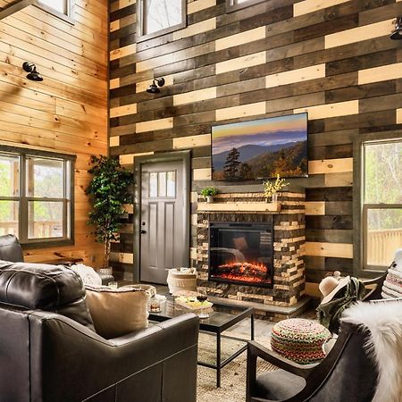 Mountainscape - Brand New Cabin W Views - Hottub - Firetable - Ps5 - Pooltable - 3 Pools 蓋特林堡 外观 照片