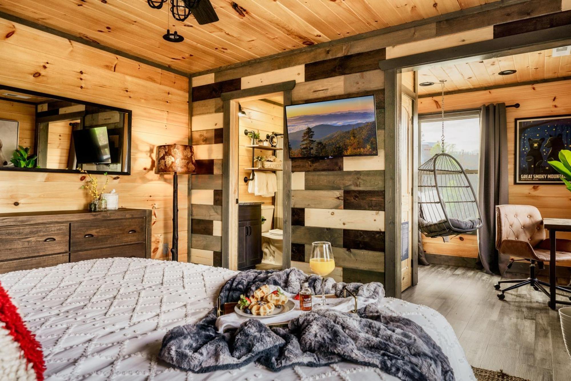 Mountainscape - Brand New Cabin W Views - Hottub - Firetable - Ps5 - Pooltable - 3 Pools 蓋特林堡 外观 照片
