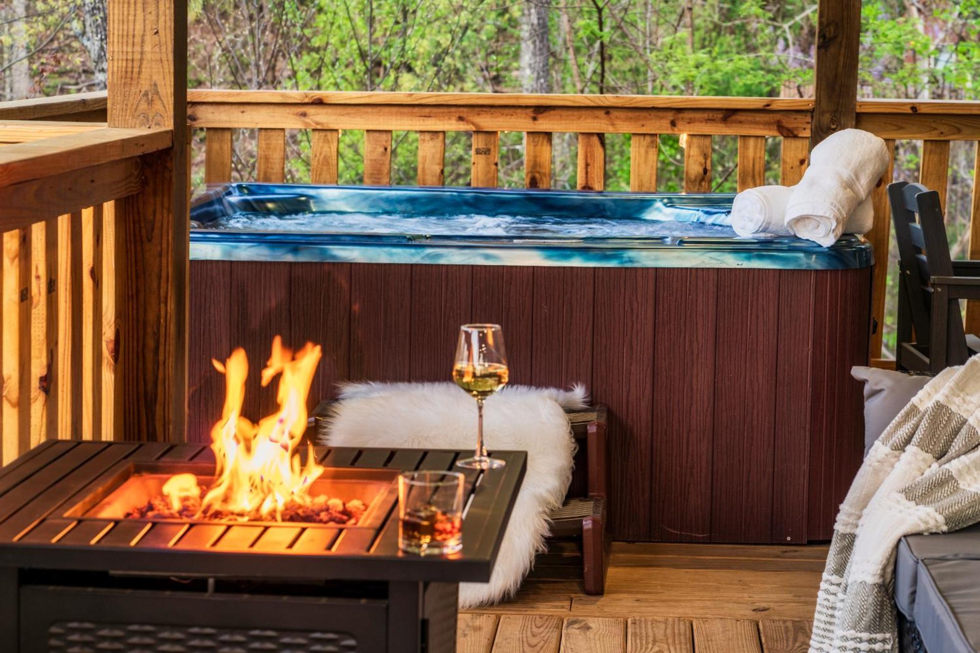 Mountainscape - Brand New Cabin W Views - Hottub - Firetable - Ps5 - Pooltable - 3 Pools 蓋特林堡 外观 照片