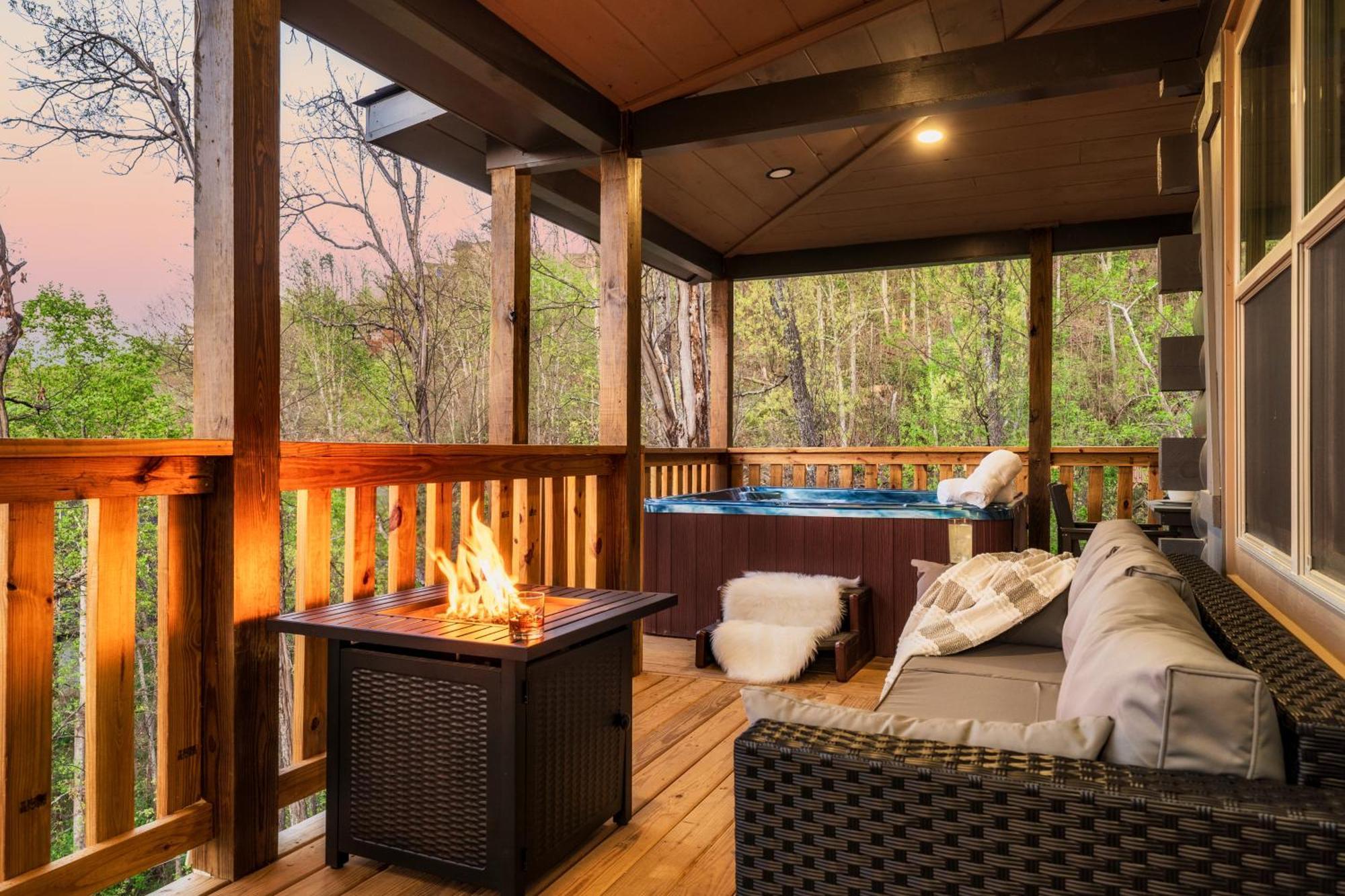 Mountainscape - Brand New Cabin W Views - Hottub - Firetable - Ps5 - Pooltable - 3 Pools 蓋特林堡 外观 照片