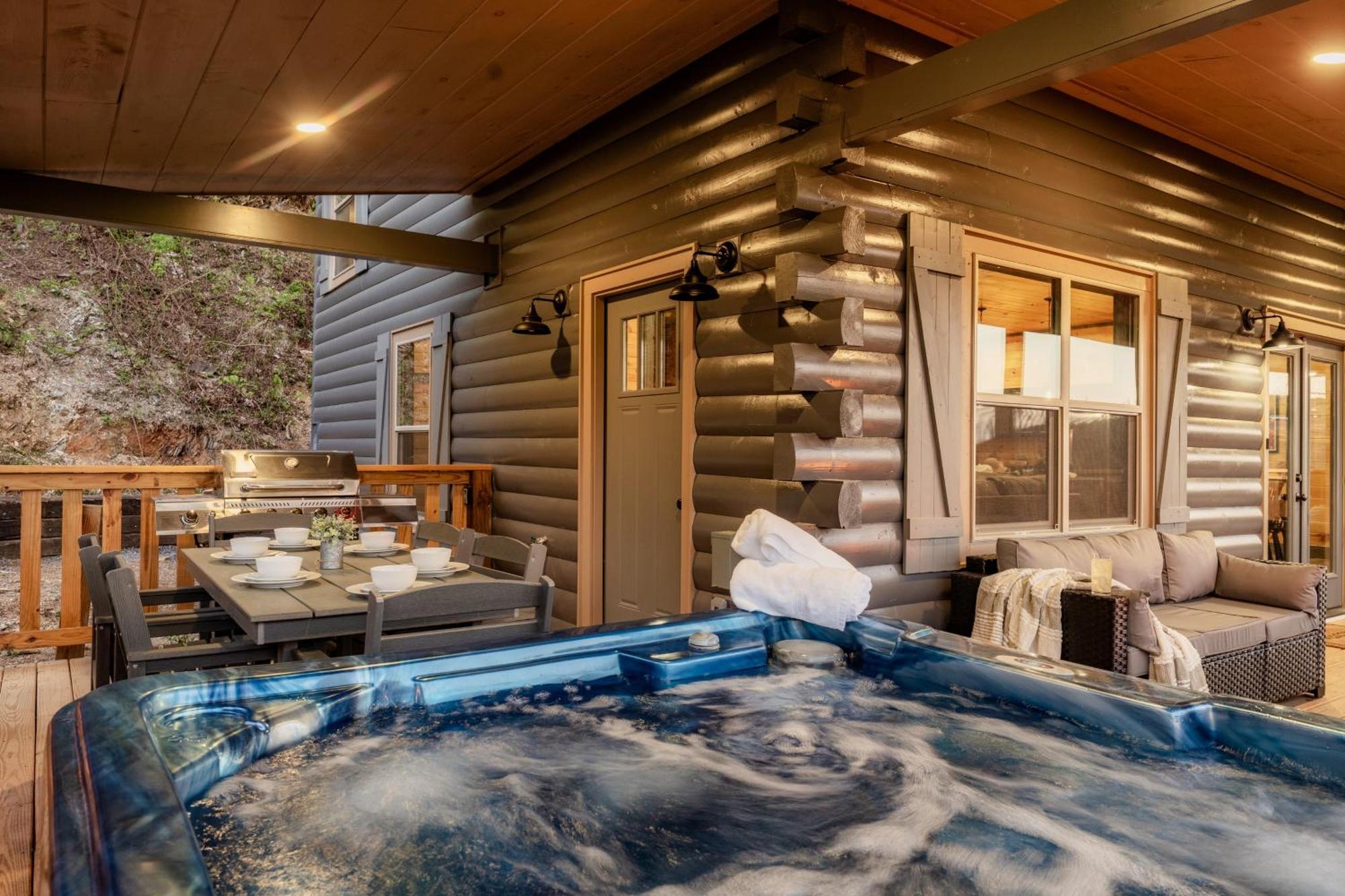 Mountainscape - Brand New Cabin W Views - Hottub - Firetable - Ps5 - Pooltable - 3 Pools 蓋特林堡 外观 照片