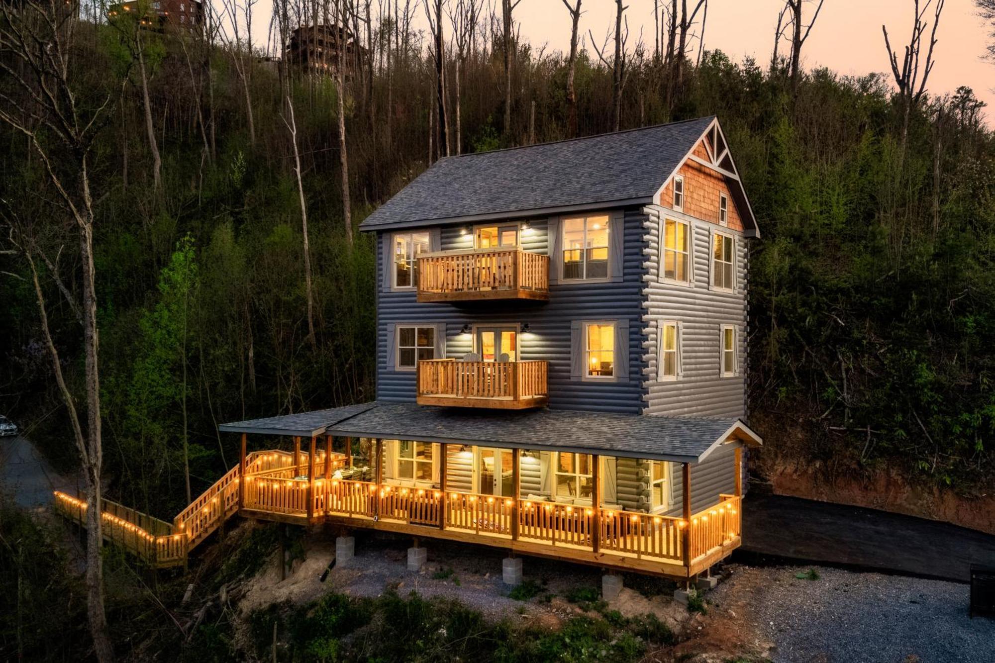 Mountainscape - Brand New Cabin W Views - Hottub - Firetable - Ps5 - Pooltable - 3 Pools 蓋特林堡 外观 照片