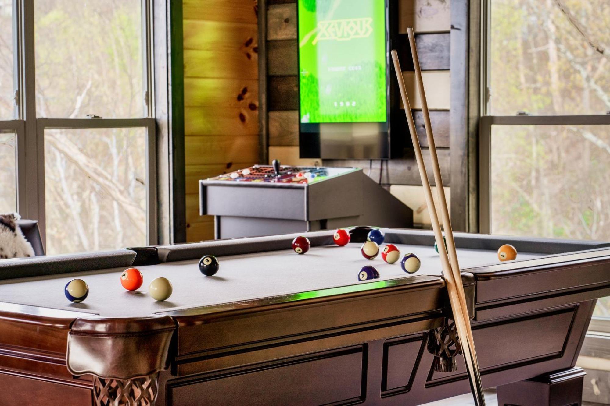 Mountainscape - Brand New Cabin W Views - Hottub - Firetable - Ps5 - Pooltable - 3 Pools 蓋特林堡 外观 照片