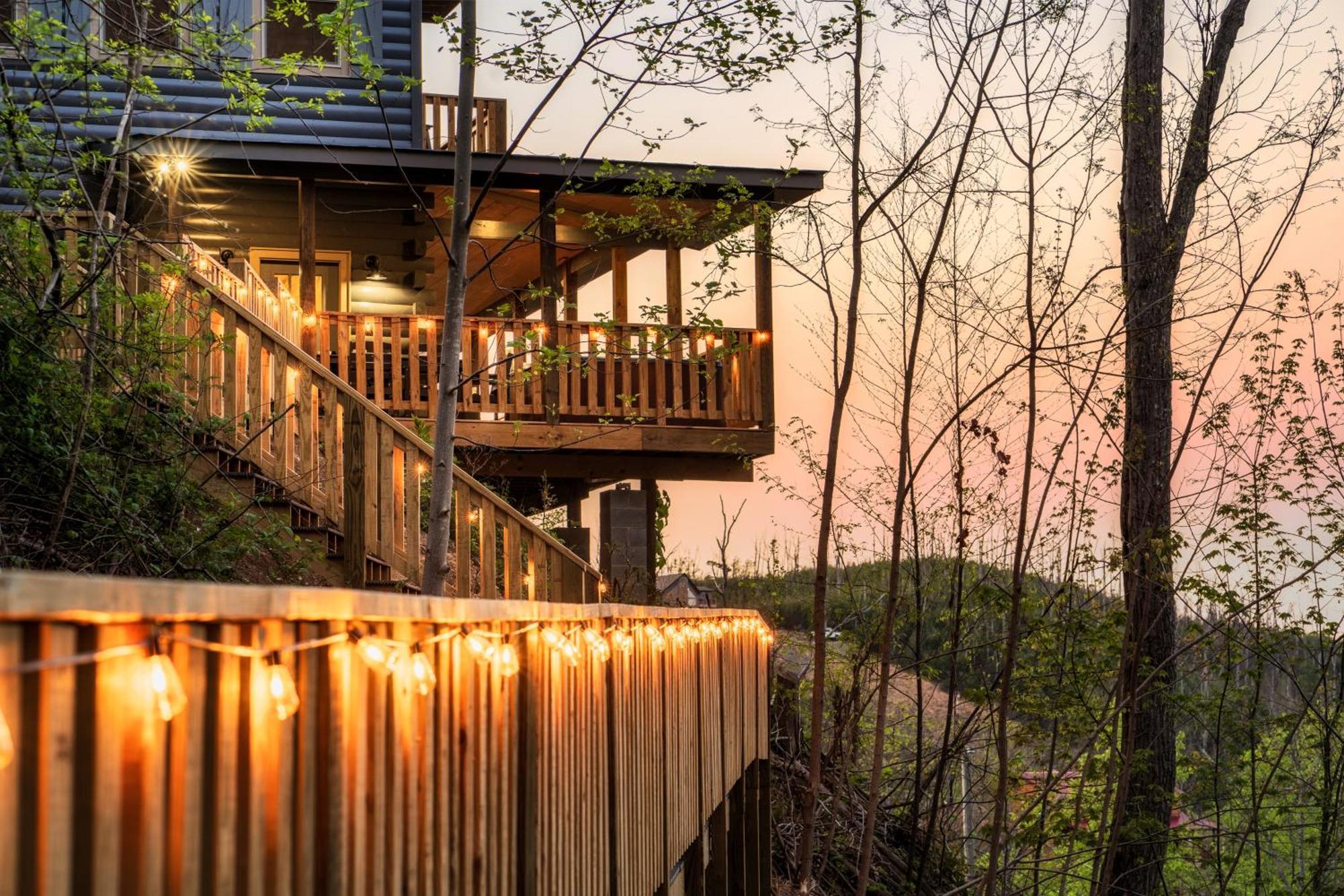 Mountainscape - Brand New Cabin W Views - Hottub - Firetable - Ps5 - Pooltable - 3 Pools 蓋特林堡 外观 照片
