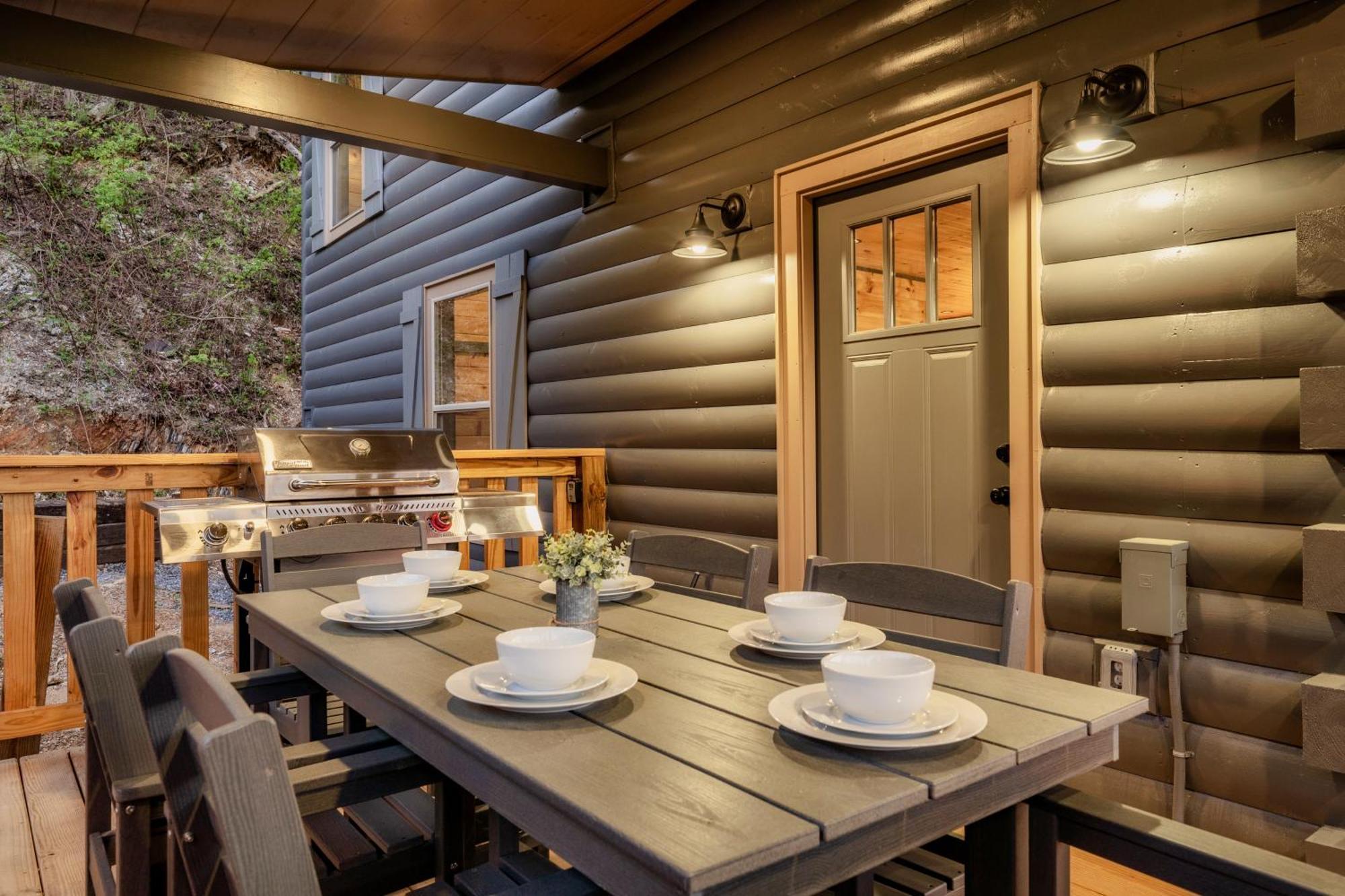 Mountainscape - Brand New Cabin W Views - Hottub - Firetable - Ps5 - Pooltable - 3 Pools 蓋特林堡 外观 照片