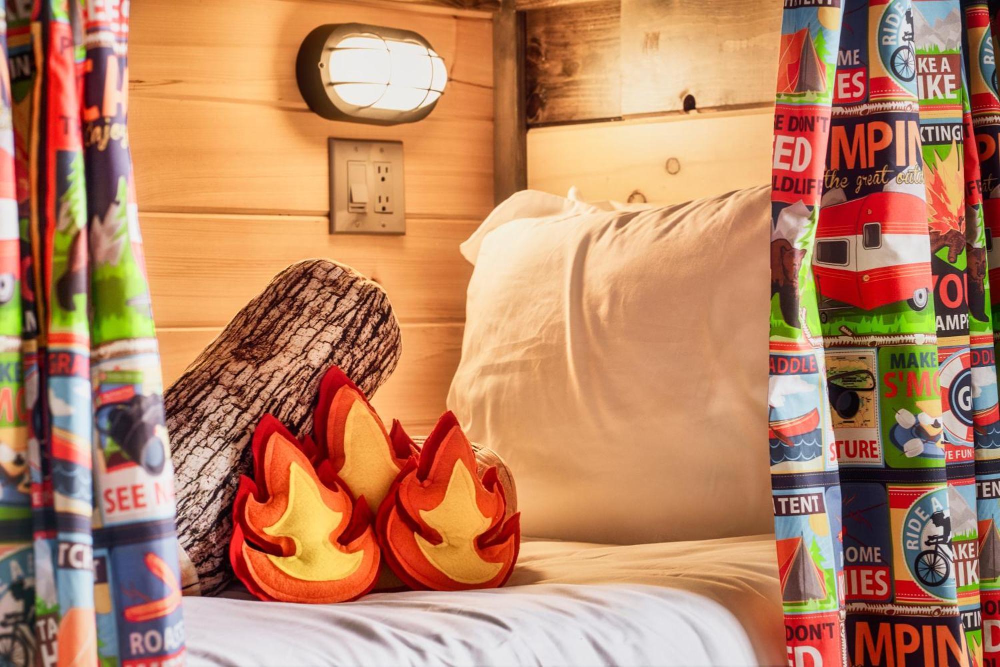 Mountainscape - Brand New Cabin W Views - Hottub - Firetable - Ps5 - Pooltable - 3 Pools 蓋特林堡 外观 照片